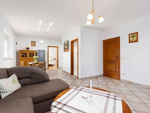 23772046-Ferienwohnung-2-Milčetići-300x225-4