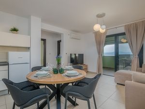 23997406-Ferienwohnung-4-Milčetići-300x225-3