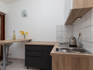 18321666-Ferienwohnung-5-Mimice-300x225-5