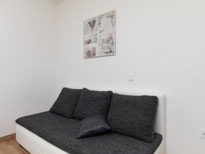 18323489-Ferienwohnung-3-Mimice-300x225-2