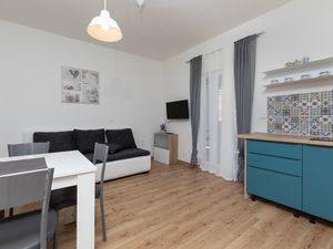 18323489-Ferienwohnung-3-Mimice-300x225-3