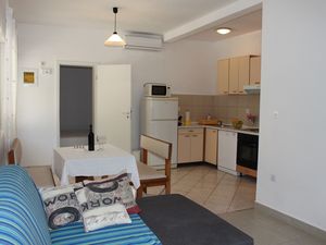 18321414-Ferienwohnung-5-Mimice-300x225-2