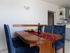 18322286-Ferienwohnung-6-Mimice-300x225-3