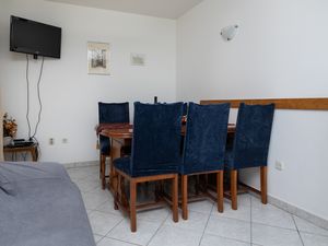 18322286-Ferienwohnung-6-Mimice-300x225-4