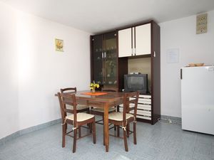 18954900-Ferienwohnung-4-Mimice-300x225-1