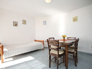 18954900-Ferienwohnung-4-Mimice-300x225-3