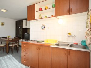 18954900-Ferienwohnung-4-Mimice-300x225-5