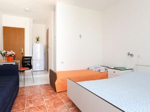 19125764-Ferienwohnung-3-Mimice-300x225-5