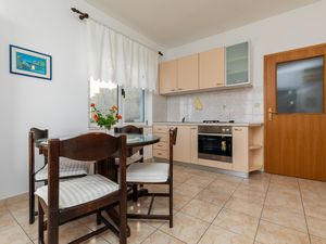 19126961-Ferienwohnung-4-Mimice-300x225-4