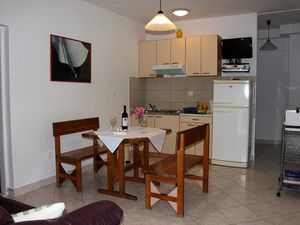 23927011-Ferienwohnung-3-Mimice-300x225-2