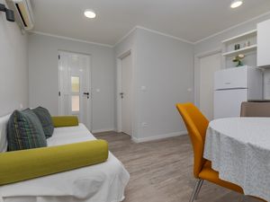 19126842-Ferienwohnung-5-Mimice-300x225-1