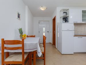 19126084-Ferienwohnung-5-Mimice-300x225-3