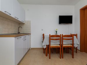 19127110-Ferienwohnung-5-Mimice-300x225-3