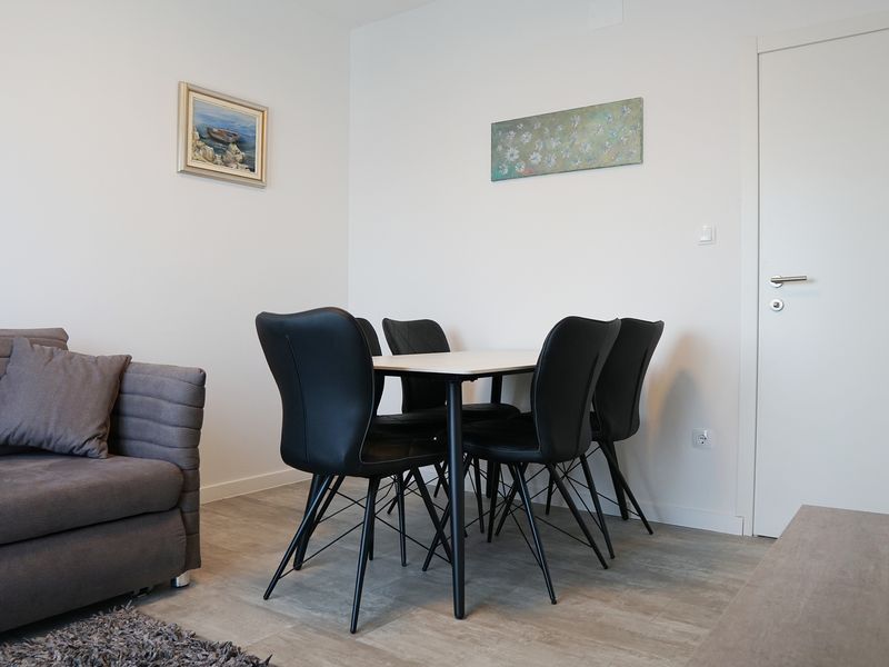 18322224-Ferienwohnung-5-Mimice-800x600-0