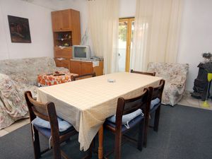 23928654-Ferienwohnung-6-Mirca-300x225-3