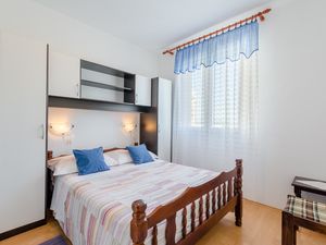 18323682-Ferienwohnung-6-Mirca-300x225-5