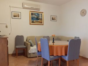 18511543-Ferienwohnung-6-Mirca-300x225-1