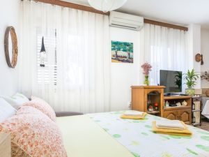 19388285-Ferienwohnung-4-Mirca-300x225-4