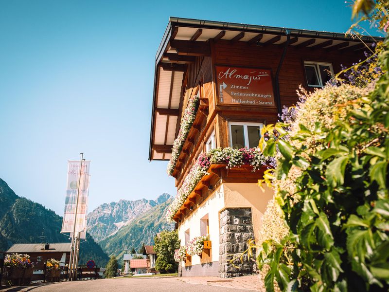 19249777-Ferienwohnung-6-Mittelberg (Kleinwalsertal)-800x600-1