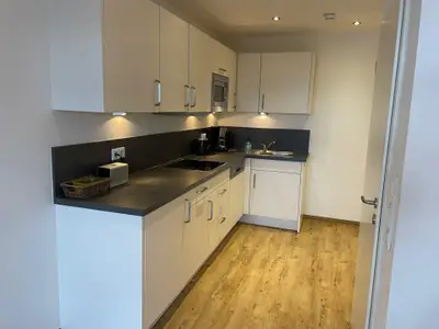Appt218: Geschirrspüler, Kühlschrank, Mikrowelle/Ofen, Toaster, Filterkaffee, Wasserkocher