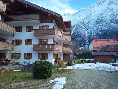 Terrasse und Garten der Ferienwohnung Burgberg