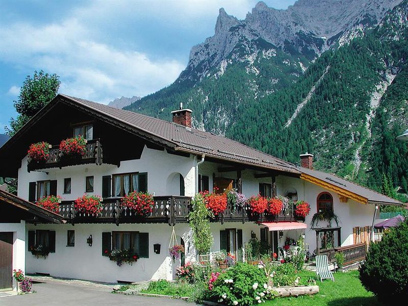 19906771-Ferienwohnung-4-Mittenwald-800x600-0