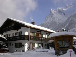 23938512-Ferienwohnung-2-Mittenwald-300x225-1