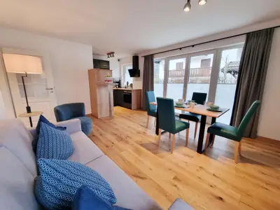 Fwhg-Zentral-Wohnzimmer-Küchenzeile2