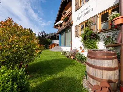 Hausbild 4 Sommer -18-