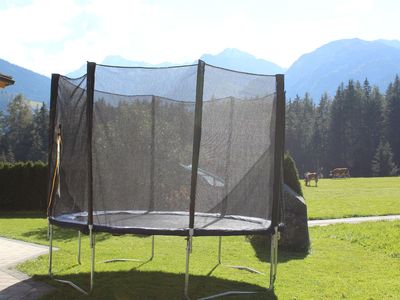 Trampolin im Garten