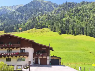 Außenseite Ferienhaus [Sommer]