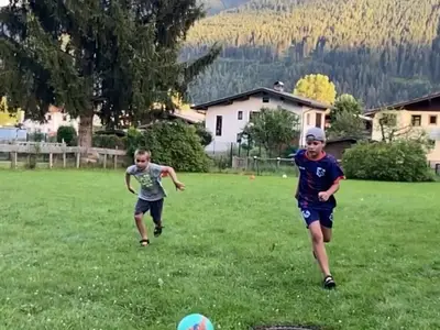 voetballen in de tuin