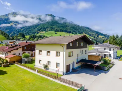 Außenseite Ferienhaus [Sommer]