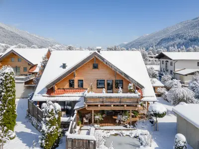 Außenseite Ferienhaus [Winter]