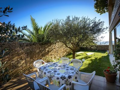 Panorama-Meerblick von der Terrasse mit Grillbereich und Außenküche