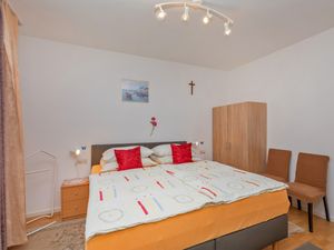 24052299-Ferienwohnung-2-Mlini-300x225-3