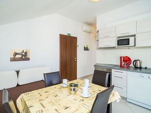 24057243-Ferienwohnung-3-Mlini-300x225-5