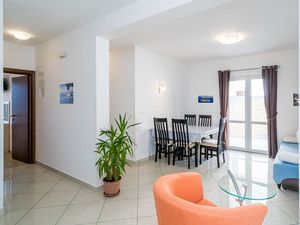 24057336-Ferienwohnung-6-Mlini-300x225-2