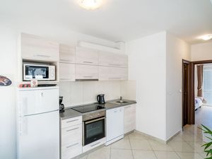 24057336-Ferienwohnung-6-Mlini-300x225-5