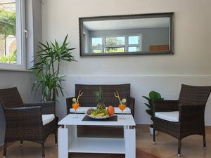 24057348-Ferienwohnung-3-Mlini-300x225-2