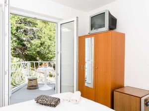 24057366-Ferienwohnung-2-Mlini-300x225-3