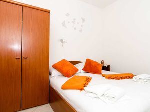 24057371-Ferienwohnung-2-Mlini-300x225-2