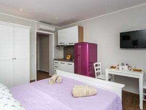 24057523-Ferienwohnung-2-Mlini-300x225-3