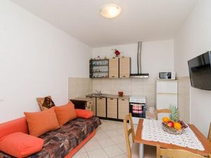 24057745-Ferienwohnung-4-Mlini-300x225-4