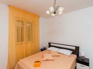 24057808-Ferienwohnung-4-Mlini-300x225-5