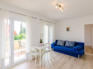 24057884-Ferienwohnung-4-Mlini-300x225-5