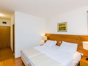 24057903-Ferienwohnung-2-Mlini-300x225-5