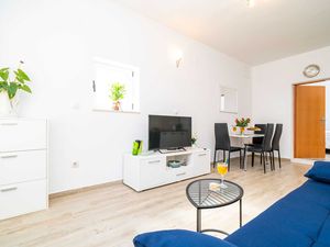 24058238-Ferienwohnung-4-Mlini-300x225-2