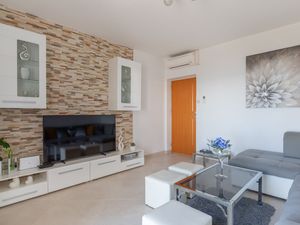 24058247-Ferienwohnung-6-Mlini-300x225-0