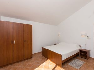 24058255-Ferienwohnung-2-Mlini-300x225-3